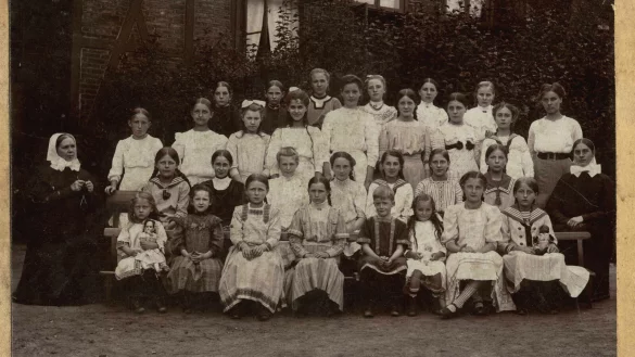 Ein Erinnerungsfoto an die III. Kur in der Kinderheilanstalt Bethesda in Bad Salzuflen im Jahr 1911. Es war bis in die 1970er Jahre das größte Kinderkurheim der Kurstadt. - © Repro: Stadtarchiv