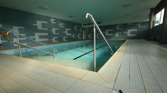 Das Lehrschwimmbecken an der Grundschule Nord muss komplett saniert werden. Foto: Birgit Guhlke - &copy; Birgit Guhlke