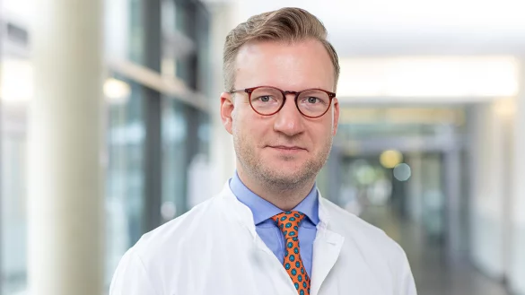 Universit&auml;tsprofessor Dr. Dr. Michel Eisenbl&auml;tter folgt dem Ruf der Universit&auml;t Bielefeld auf die Professur f&uuml;r Klinische Radiologie und leitet das Universit&auml;tsinstitut f&uuml;r Diagnostische und Interventionelle Radiologie am Klinikum Lippe. - &copy; Bildrechte: Michel Eisenbl&auml;tter