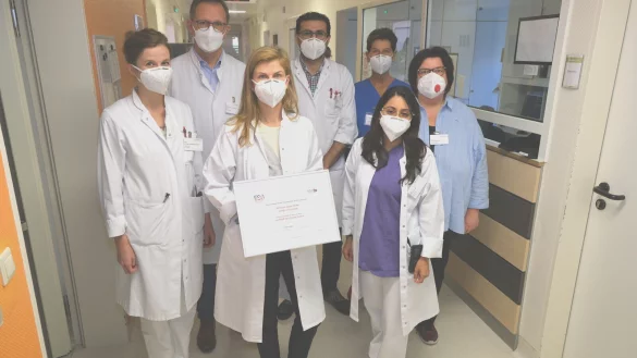 Ausgezeichnetes Team: Assistenz-Ärztin Dr. Christina Jebens, Chefarzt Prof. Dr. Christoph Redecker, QM-Beauftragte Dr. Anna-Maria Addicks, Oberarzt Ahmed Younes, Schlaganfall-Lotsin Birgit Gilke, Assistenz-Ärztin Sheila Hannibal und Schlaganfall-Lotsin Carola Riesenberg (von links). - © Klinikum Lippe