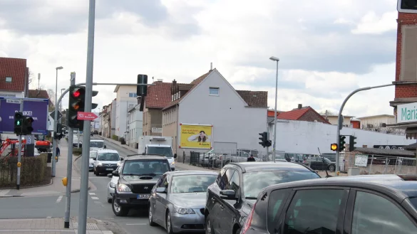 Auf der B66 staut es sich h&auml;ufig. Die Lagenser SPD-Fraktion fordert ein Konzept zur Optimierung des Verkehrsflusses in der Innenstadt. - &copy; Cordula Gr&ouml;ne