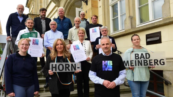 Das Bild zeigt die Organisatoren und Mitwirkenden. - &copy; Nicole Ellerbrake