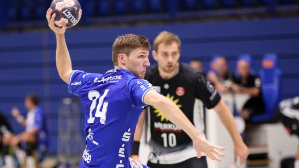 Lukas Zerbe beim Siebenmeter. - &copy; paul cohen