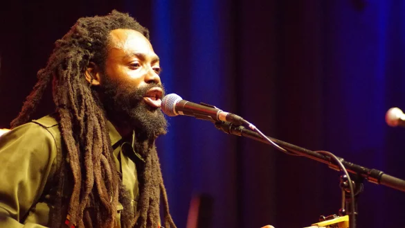 Papa Julius erscheint mit seiner Band "Zion Nexus&ldquo; am Freitag, 9. September, in der Christuskirche Detmold im Rahmen der Lippischen Ghana-Togo-Tage. - &copy; Papa Julius & Zion Nexus/Thomas Rauers