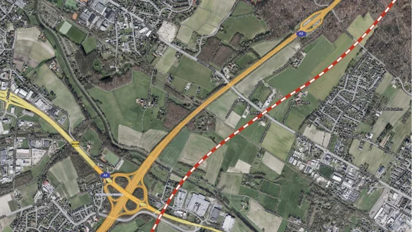 So k&ouml;nnte nach den Pl&auml;nen eines Ingenieurb&uuml;ros eine viergleisige ICE-Trasse parallel zur A 2 &uuml;ber Bad Salzufler Gebiet verlaufen. Auf H&ouml;he der Werreauen halten die Planer eine 1,8 Kilometer lange Talbr&uuml;cke f&uuml;r m&ouml;glich. Durch den Obernberg (rechts oben) k&ouml;nnte ein 2,75 Kilometer langer Tunnel mit zwei R&ouml;hren f&uuml;hren.&nbsp; - &copy; Karte: Geobasis NRW/Linie: Sch&uuml;&szlig;ler-Plan