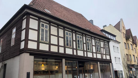 Das Geb&auml;ude wurde um 1702 errichtet. 1904 wurde es vom Buchh&auml;ndler und -binder Friedrich Emil Maschke gekauft. - &copy; Sven Kienscherf