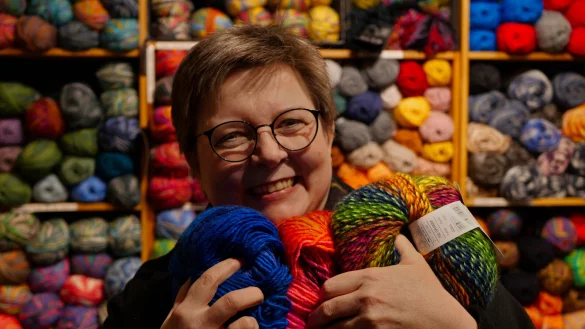 Andrea Ostheide feiert mit ihrem Laden "Andreas Gl&uuml;cksmasche" in B&aacute;d Meinerg den zehnten Geburtstag. - &copy; Till Sadlowski