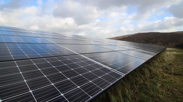 In den vergangenen zehn Jahren hat sich die durch Photovoltaikanlagen erzeugte Strommenge in D&ouml;rentrup verdreifacht. - &copy; Symbolbild: Jens Rademacher