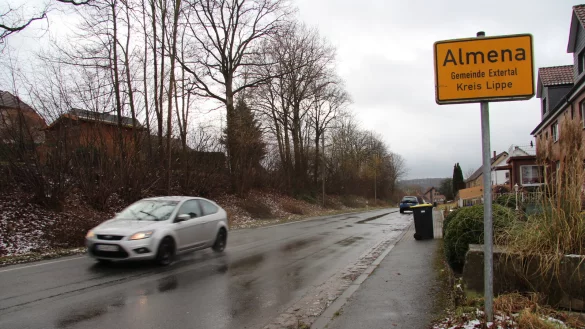 Der Kanal unter der Hauptstra&szlig;e in Almena soll erneuert werden. - &copy; Nadine Uphoff