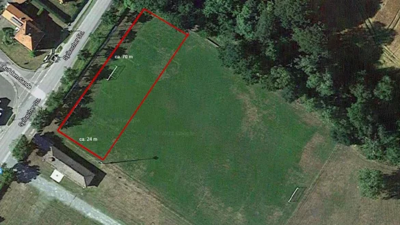 Der rot eingezeichnete Bereich bleibt dem Sport des VfL vorbehalten. Den Rest nutzen die Reiter in einem Zeitraum von f&uuml;nf Wochen. - &copy; Stadt Lage