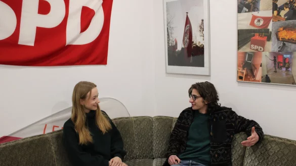 Greta Kr&uuml;germeier und Thomas Duderstedt bilden seit Oktober die neue Doppelspitze der Lemgoer Jusos. - &copy; Philipp Kersten