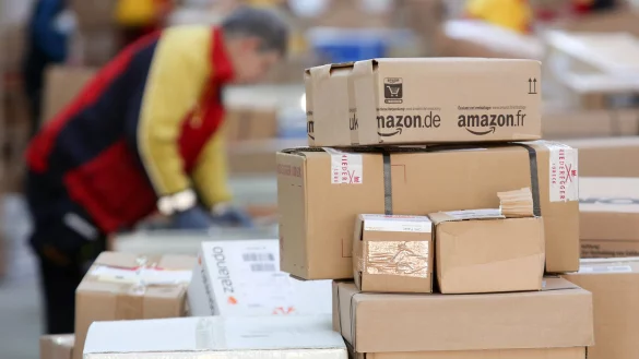 Zehn Pakete wurden in Deutschland 2020 zurückgeschickt - pro Sekunde. Das tut den Händlern finanziell weh und belastet das Klima stark. - © Bodo Marks