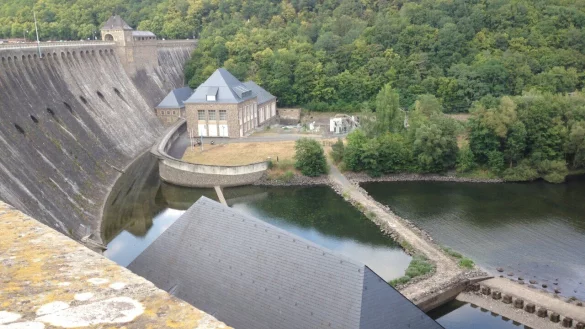 Der Wasserstand in der Edertalsperre ist schon einmal auf einen historischen Tiefstand gefallen. Unser Foto ist am 14. Juli 2018 entstanden. - &copy; Nicole Bliesener