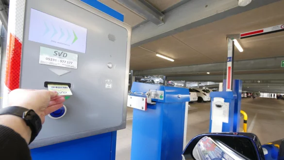 K&uuml;nftig k&ouml;nnen Dauerparker einfach Einfahren, die Schranke &ouml;ffnet sich f&uuml;r sie automatisch. - &copy; Jost Wolf