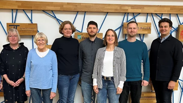 Freuen sich auf Teilnehmer bei der F&uuml;hrung "Tradition und Future Food": Zum Team geh&ouml;ren unter anderem Liesel Kochsiek-Jakobfeuerborn (Zweite von links), Dr. Manuel Zimmer (Vierter von links), Anja Moldehn (Dritte von rechts) und Juri Gajtukiew (rechts). - &copy; Centrum Industrial IT