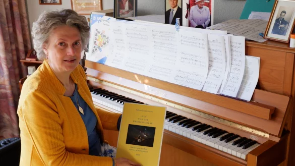 Sabine Gerlinde Smith hat aus Ideen ihrer drei Querfl&ouml;ten-Sch&uuml;lerinnen eine Geschichte entwickelt. "Lucy und der Magische Stern" soll aber nicht nur in der Weihnachtszeit seine Botschaft entfalten. - &copy; Lorraine Brinkmann