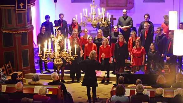 Das Vokalensemble "Pop-Up" tritt in Bergkirchen auf. - &copy; Nicole Ellerbrake