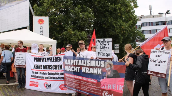 Das Aktionsbündnis Klinikum Lippe hatte im August zur Demonstration vor der Kreisverwaltung aufgerufen. - © Philipp Kersten