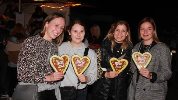 Eileen, Fiona, Mona und Anna (von links) freuen sich, nach 2018 und 2019 endlich wieder das H&ouml;rster Dorffest mitfeiern zu k&ouml;nnen. - &copy; Udo Zantow