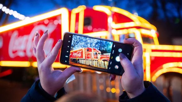 Am Donnerstag, 1. Dezember, machen die berühmten Coco-Cola-Weihnachtstrucks Station auf dem Christkindlesmarkt in Bad Meinberg. - © Bernd Thissen/Gero Breloer für Coca-Cola