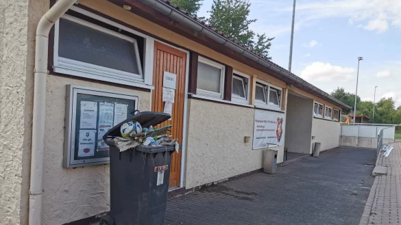 Steht ebenfalls auf dem Investitionsplan der Stadt: ein Ersatz-Neubau f&uuml;r das alte Sporthaus am Waldstadion. - &copy; Sylvia Frevert