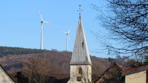 Windr&auml;der auf dem Rafelder Berg. Dort k&ouml;nnte es auch in Zukunft Fl&auml;chen f&uuml;r Windr&auml;der geben. - &copy; Jens Rademacher/Archiv