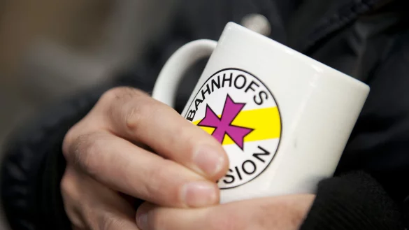 Oftmals ist es nur ein Kaffee oder Tee, f&uuml;r den die Besucher der Bahnhofsmission vorbeikommen. Manche ben&ouml;tigen aber eigentlich auch fachliche Unterst&uuml;tzung, berichtet Nadia Einloft. - &copy; Symbolfoto: Werner Kr&uuml;per/Bahnhofsmission