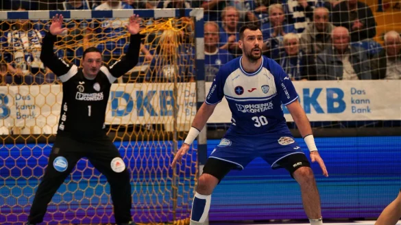 78 Jahre Verhinderungstaktik: Torh&uuml;ter Borko Ristovski (40) und Gedeon Guardiola (38) spielten schon zusammen bei den Rhein-Neckar L&ouml;wen. Foto: J&ouml;rg Hagemann - &copy; J&ouml;rg Hagemann