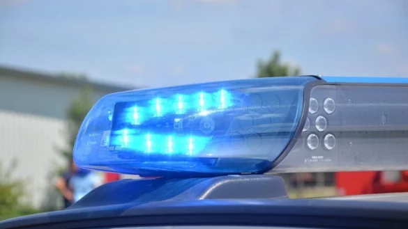 Sein riskantes Überholmanöver kostete einen 18-Jährigen seinen Wagen. - © Symbolfoto: LZ