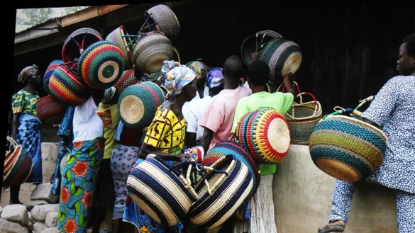 Ghana: K&ouml;rbe aus Elefantengras, geflochten von Frauen. - &copy; Jutta Ulmer/Michael Wolfsteiner