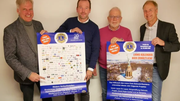 5 Euro &uuml;ber 1000 Preise. Dr. Matthias Wendtland, Thomas H&uuml;lsmann, Klaus Eberlein und Ulrich Wilkens (von links) vom Lions Club Detmold-Residenz freuen sich auf den Verkauf des 20. Lions-Adventskalender. - &copy; Thomas Kr&uuml;gler
