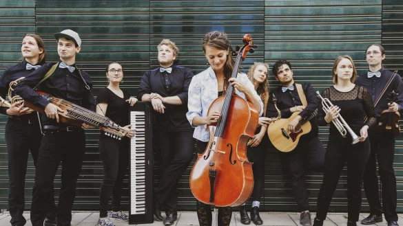 Ronja Maltzahn und das Bluebird-Orchester. - &copy; Zuzanna Badzion