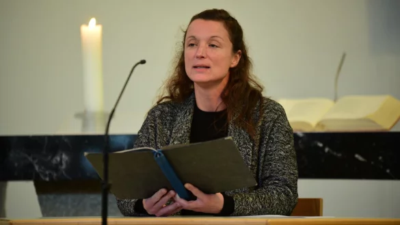 Nicole Lippold liest in der Auferstehungskirche. - &copy; Nicole Ellerbrake