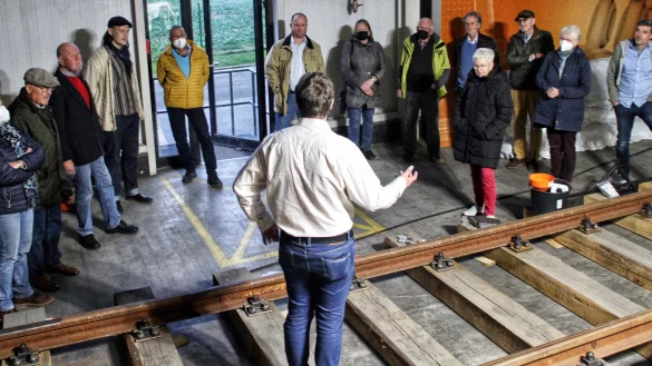 Martin Griese erläutert den Mitgliedern der LGPZ anschaulich den aktuellen Stand von MONOCAB. - © LGPZ