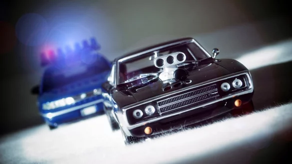 Ein L&ouml;hner lieferte der Polizei eine halsbrecherische Verfolgungsjagd quer durch Tempo-30-Zonen, Spielstra&szlig;en und Wohngebiete. - &copy; (Symbolbild): Pixabay