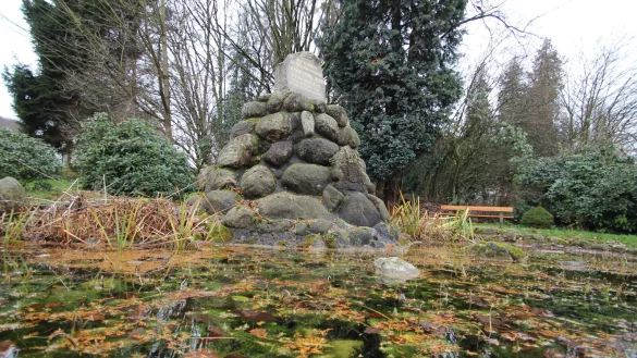 Das Jacobi-Denkmal ist nicht mehr so gut in Schuss wie auf diesem Archivbild. Die Gemeinde w&uuml;rde die Sanierung gerne im Rahmen eines Leader-Projekts angehen. - &copy; Jens Rademacher