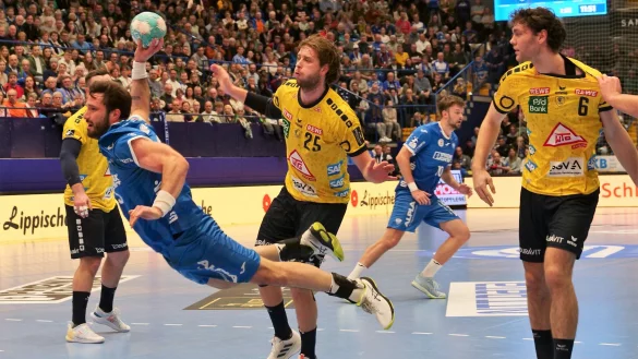 Tim Suton ging immer wieder in die Tiefe und "flipperte" sich durch die L&ouml;wen-Abwehr. - &copy; J&ouml;rg Hagemann