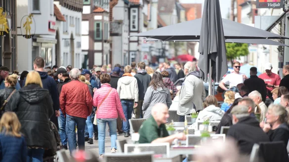 So voll, wie bei hier bei der Veranstaltung "Lemgo macht ein Fass auf", ist es nur noch selten in der Innenstadt. - &copy; Nicole Ellerbrake/Archivfoto