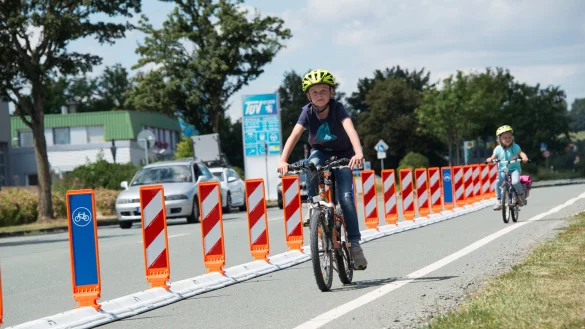 So k&ouml;nnte ein Schutzstreifen f&uuml;r die Radfahrer in der sanierten Ortsdurchfahrt aussehen, wenn es nach den W&uuml;nschen des ADFC geht. - &copy; Marianne Schwarzer