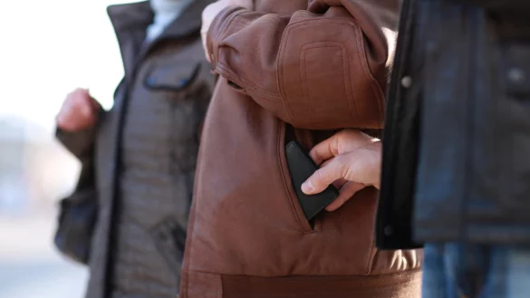 Neunmal hat eine 53-J&auml;hrige in Drogerien und Superm&auml;rkten die Gelegenheit genutzt, &auml;lterer Kundschaft die Geldb&ouml;rse zu stehlen. Insgesamt 5000 Euro hat die Frau mit dieser Masche erbeutet. - &copy; Janet K&ouml;nig