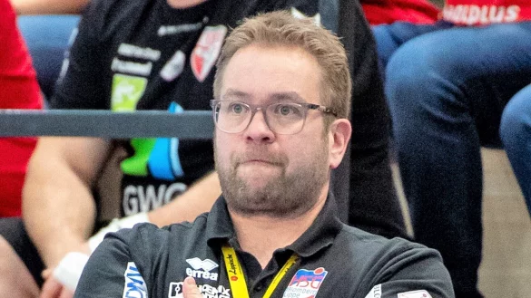 Zum Bundesligaspiel zur&uuml;ck in Buxtehude: Blombergs Trainer Steffen Birkner. - &copy; Objektfoto