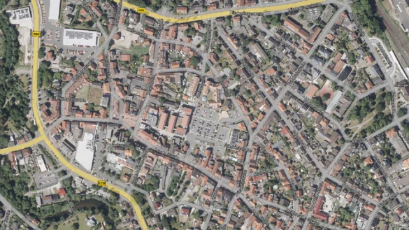 Das Zentrum von Lage aus der Vogelperspektive. Die Zuckerstadt mit ihren 35.500 Einwohnern bekommt jetzt einen zweiten Beigeordneten. - &copy; Tim-online/Geobasisdaten NRW