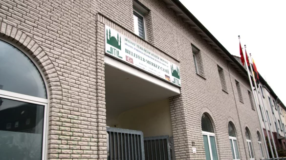 In der Moschee der Bielefelder Gemeinde Merkez Camii sollte ein salafistischer Prediger auftreten &ndash; ohne Wissen des Vorstands. - &copy; Jens Reichenbach