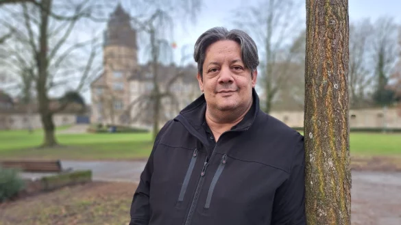 Christian Philipps weiß, wie alleine sich pflegende Angehörige fühlen können. Deshalb haben er und ein Mitstreiter eine neue Selbsthilfegruppe ins Leben gerufen. - © Carolin Brokmann-Förster