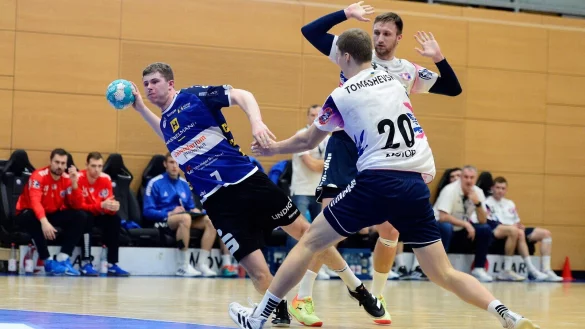 Kreisl&auml;ufer Torben H&uuml;bke in Aktion, hier in einem Spiel gegen Zaporoshje mit dem jetzigen THL-Spieler Oleksii Tomashevskyi in seinen Reihen. - &copy; sportfotoseisenach