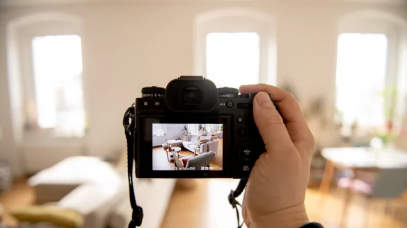 Der Deutsche Mieterbund fordert die verpflichtende Ausweisung des Möblierungszuschlags im Mietvertrag. - © (c) dpa-tmn