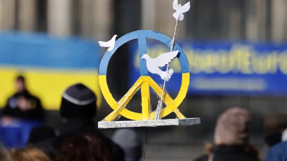 In Deutschland gehen viele Menschen f&uuml;r Frieden in der Ukraine auf die Stra&szlig;e. - &copy; picture alliance / Geisler-Fotopress