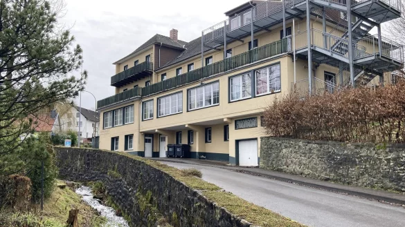 Der Hermannshof in Holzhausen-Externsteine dient Fl&uuml;chtlingen als Unterkunft. Obdachlose k&ouml;nnen hier genauso wie in den anderen Unterk&uuml;nften kurzfristig unterkommen. - &copy; Cordula Gr&ouml;ne