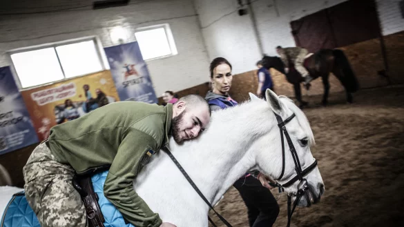 Im Rehabilitationszentrum Spirit in Kiew sollen Pferde den Patienten zumindest etwas Entlastung in ihrem schwierigen Alltag bieten. - &copy; Andy Spyra