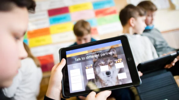 Fr&uuml;her wurden Klassens&auml;tze aus dem Digitalpakt finanziert, heute sollen Eltern f&uuml;r ihre Kinder iPads f&uuml;r den Unterricht kaufen, daf&uuml;r werden es weniger B&uuml;cher. - &copy; (c) Copyright 2019, dpa (www.dpa.de). Alle Rechte vorbehalten